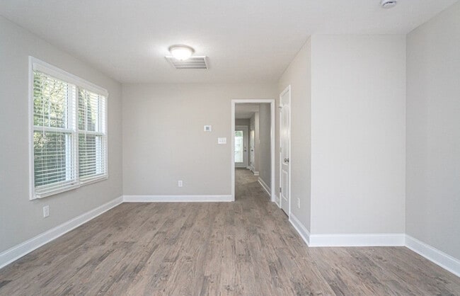 Photo - 935 Fleetwood Dr