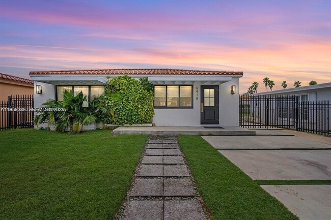 Building Photo - 6418 SW 39th Terrace