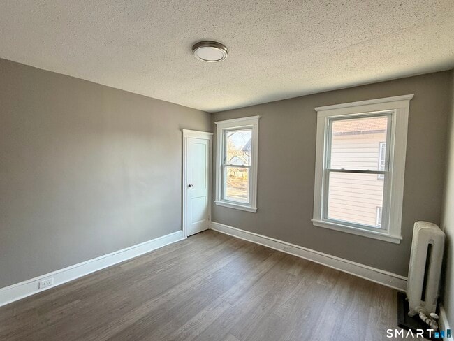 Photo - 696 Main St Unit 2