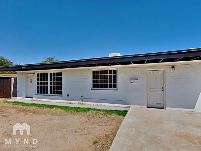 Building Photo - 3214 E Hubbell St