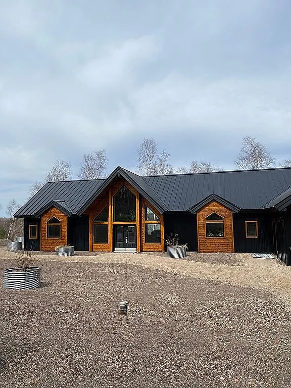 Building Photo - 978 Lakeview Dr