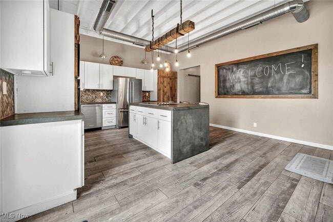 Photo - 34300 Cooley Rd