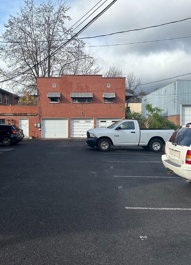 Building Photo - 216 S Walnut Pl Rental