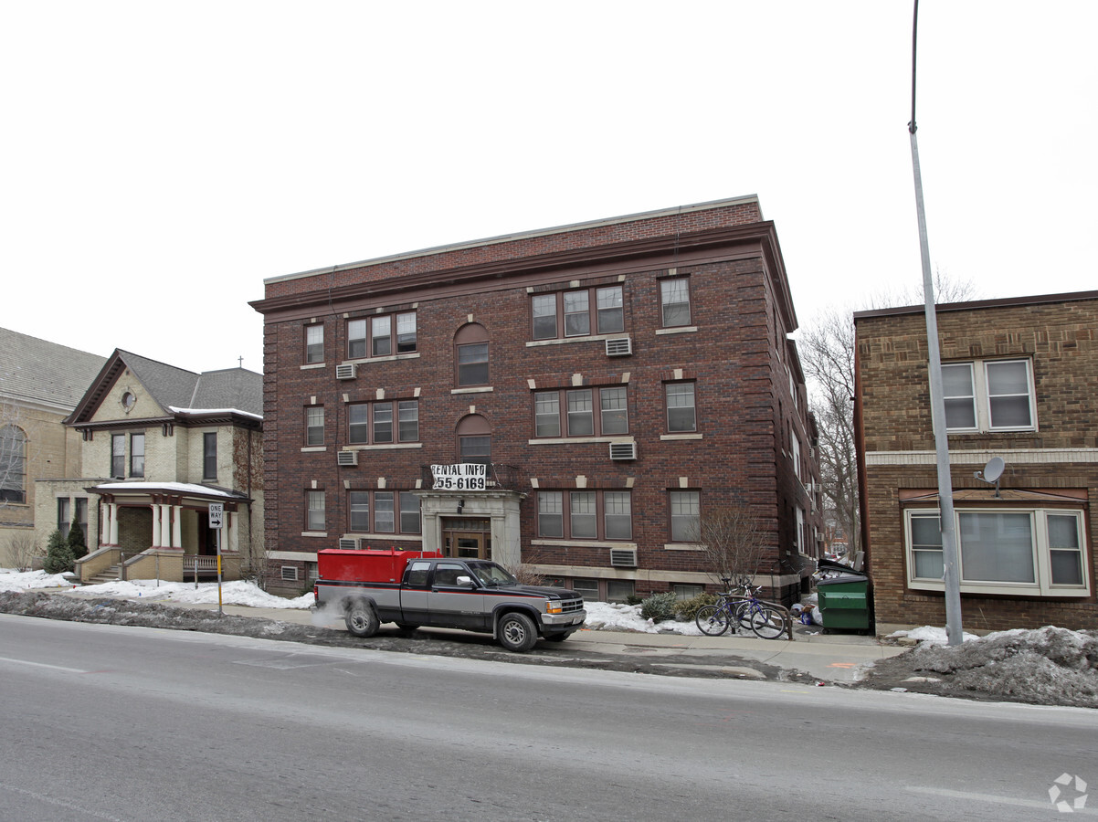 Photo - 116-118 W Johnson St Apartments