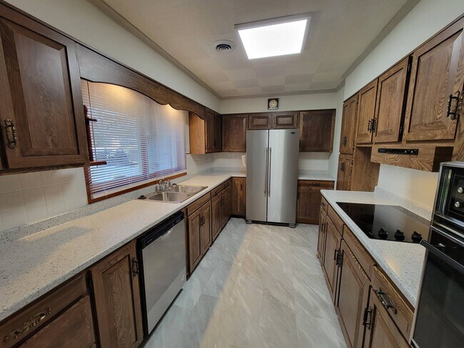 Photo - 477 Civitan St House