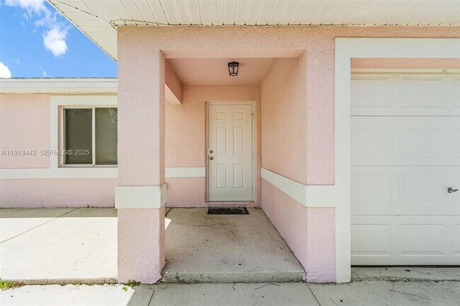 Photo - 2412 Millie Ave S Unidad 2412