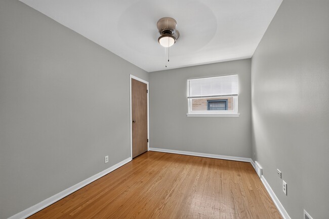 Photo - 1141 Waukegan Rd Unit 2 Bedroom