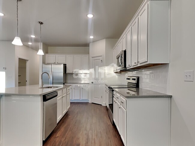 Photo - 550 Onate Cir