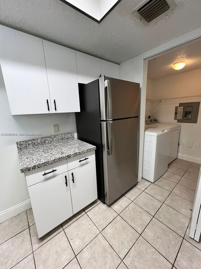 Photo - 5065 Wiles Rd Unidad 103