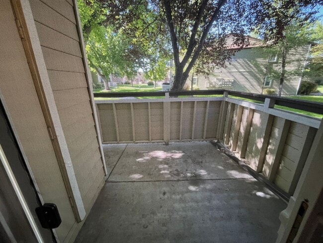 Building Photo - 2 Bedroom 1 Bathroom South Reno Condo