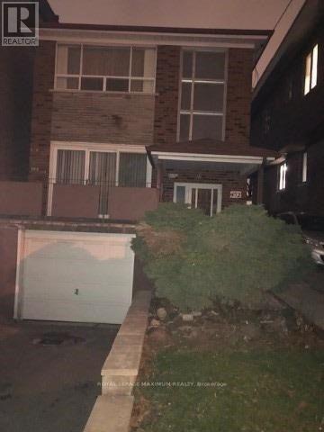 Photo - 452 Harvie Ave