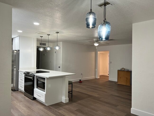 Photo - 1934 Wallace Ave