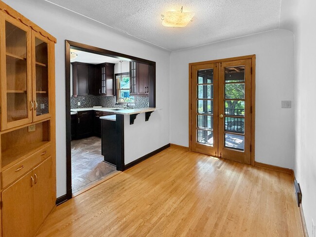 Photo - 287 N Washburn Ave