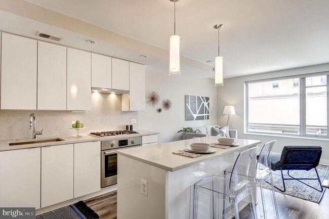 Building Photo - 1311 13th St NW Unit 402