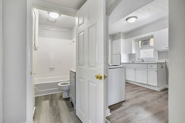 Photo - 4110 La Salle Ave