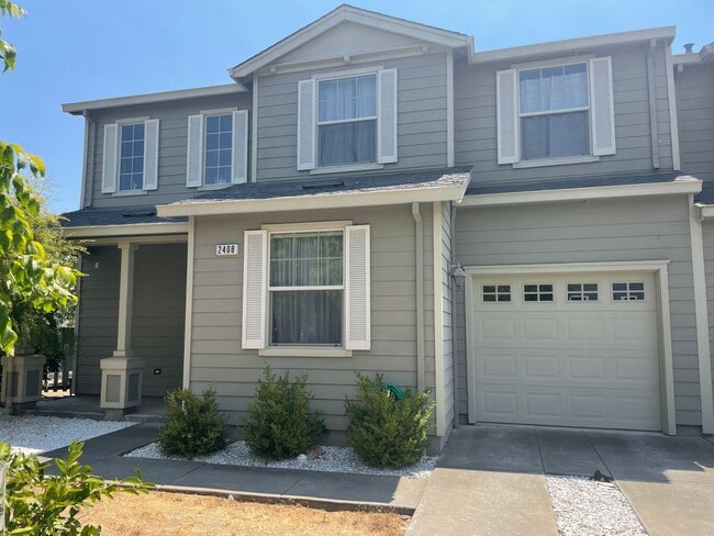 Building Photo - 3 bedroom 3 bathroom with bonus room in No... Rental