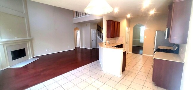 6023 Schaumburg Dr