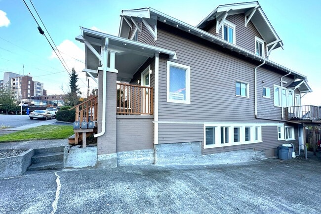 Building Photo - 3022 Federal Ave Unit 1