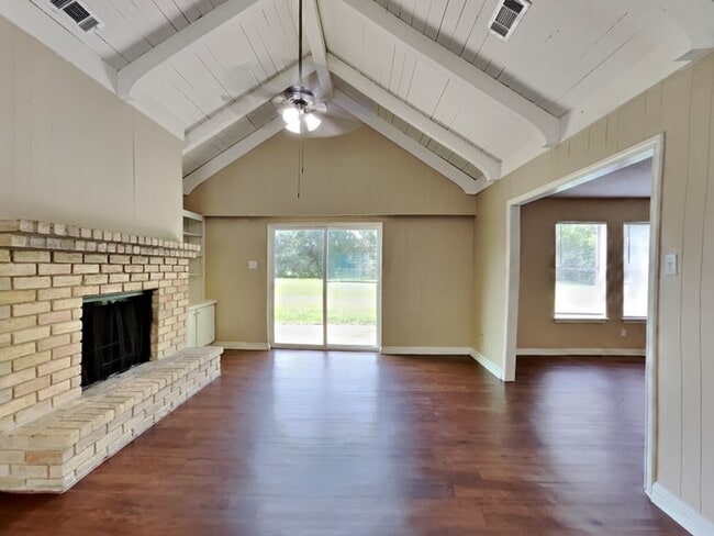 Photo - 6002 Raza Rd