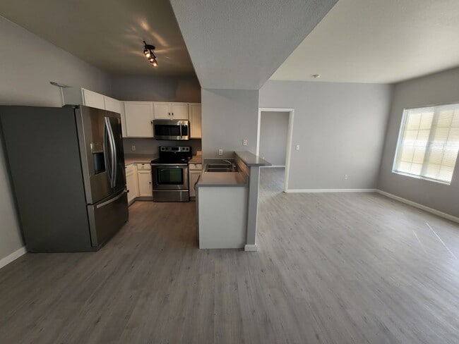 Photo - Beautifully Updated 2nd Floor-Condo 2BED/2... Unidad 207