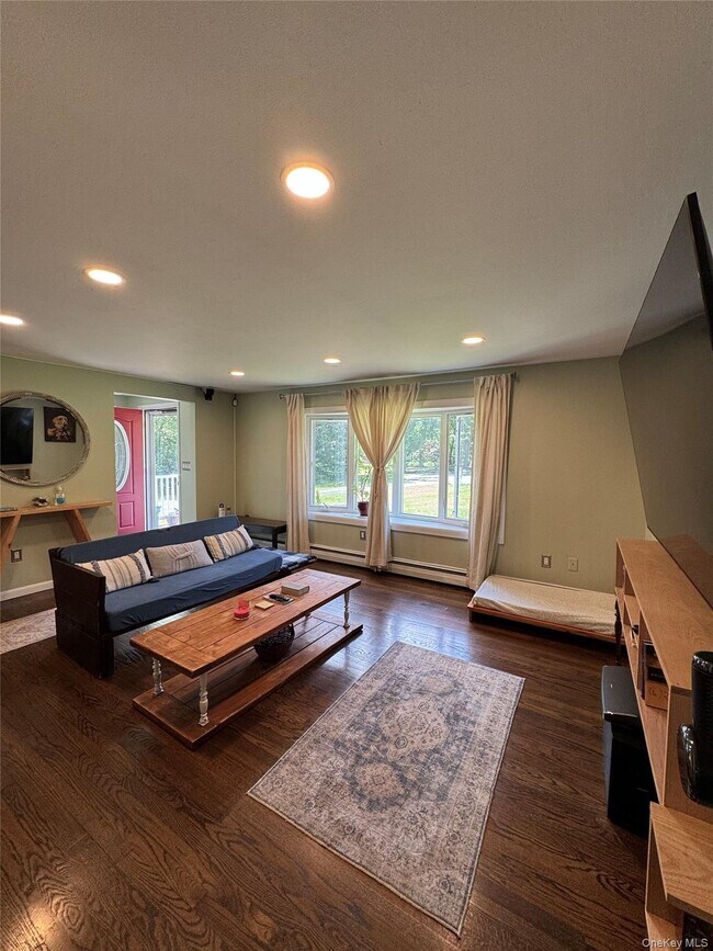 Photo - 18 Montfort Woods Rd