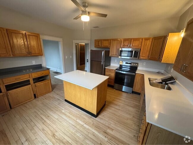 Building Photo - 241 Belgrade Ave Unit 241.5 Rental