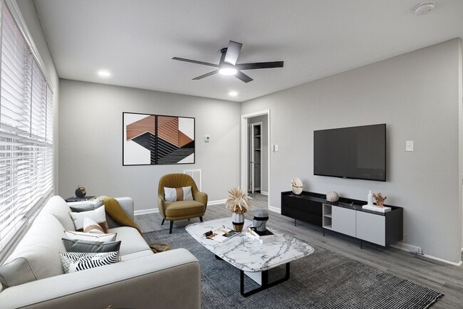 Building Photo - 2 Bed 1 Bath walking distance to downtown Chapel Hill and UNC Unit 106