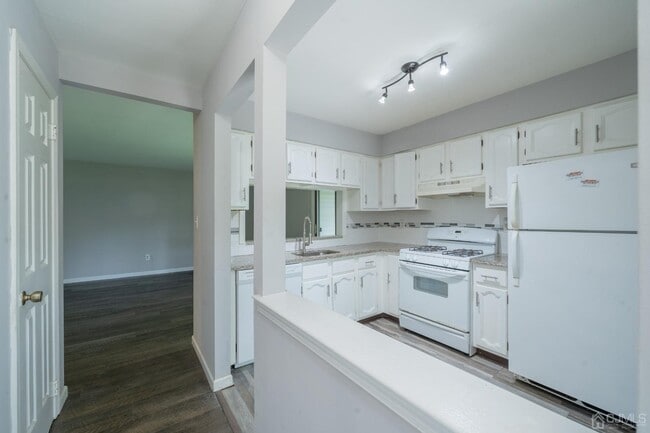 1612 Woodbridge Commons Way