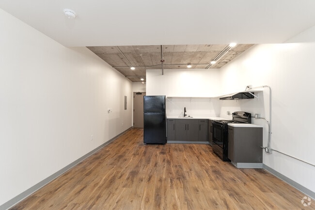 Studio, 1BA - 391SF