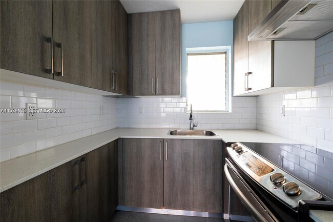 Photo - 1250 SW 4th St Unidad 6