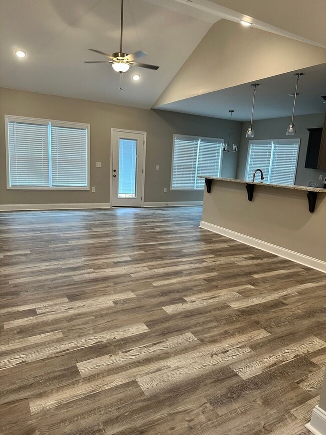 Photo - 2760 Cedrus Ave