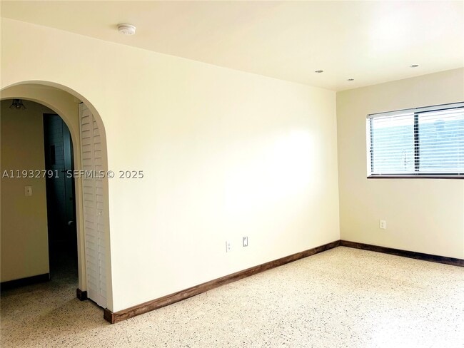 Photo - 910 SW 4th St Unit 3