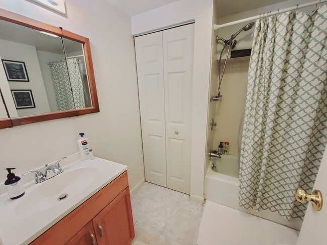 Photo - 144 Alpine St Unit L