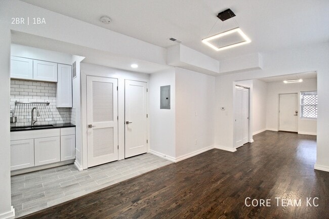 Building Photo - 7 E 38th St Unit 7E-2