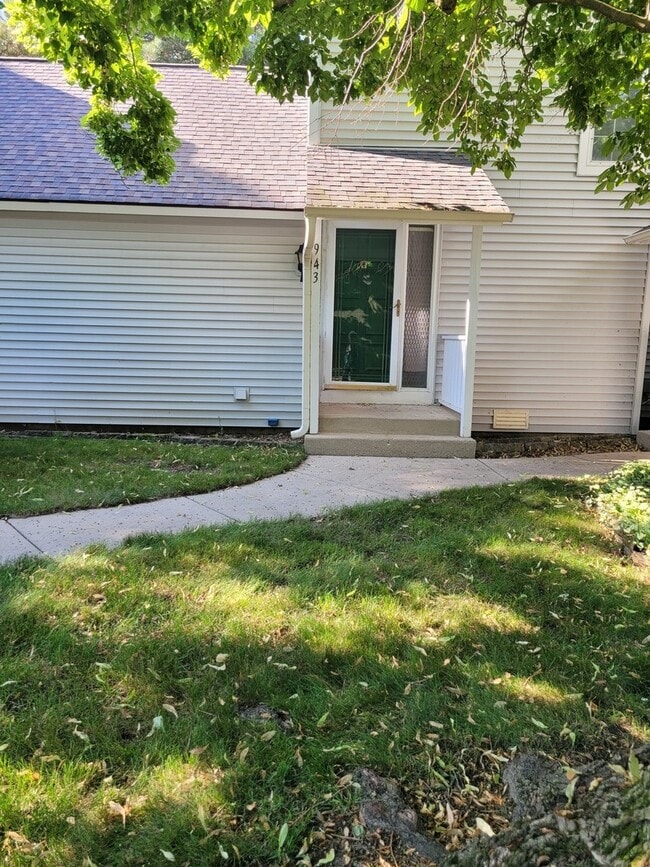 Building Photo - 943 Clark Dr