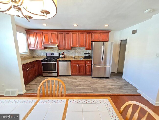 Photo - 2849 Hellerman St