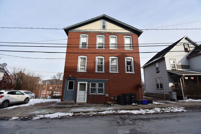 Building Photo - RCON22 Unit RCON22-2ND