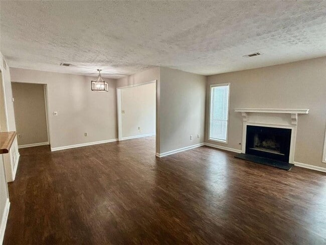 Photo - 3841 Woodridge Way