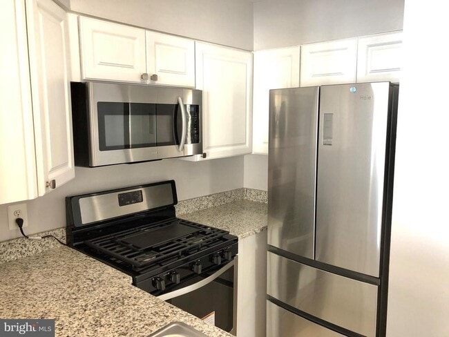 Building Photo - 4733 Bradley Blvd Unit 11 Rental