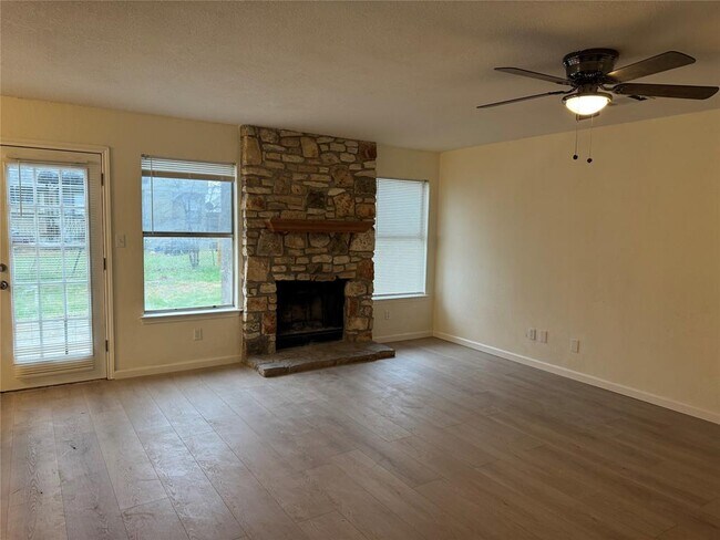 Photo - 1514 Clearview Loop