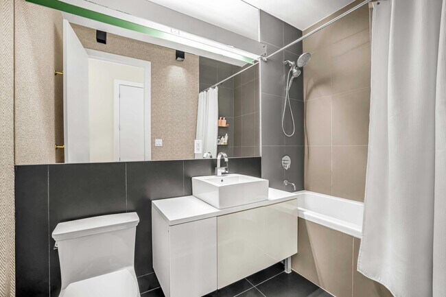 Photo - 15 Roebling St