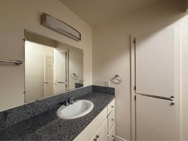 Photo - 16131 Eucalyptus Ave Unidad Y