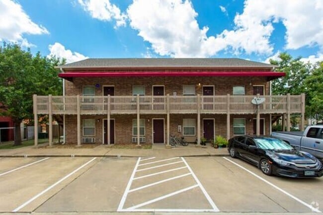 Building Photo - LOCATION LOCATION LOCATION! Unit H Rental