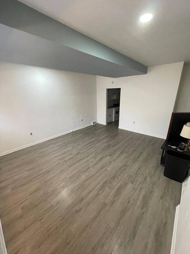 Photo - 1382 Center Ave