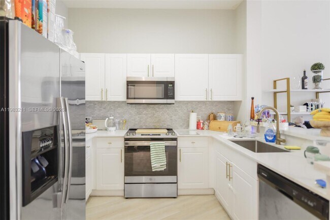 Photo - 19501 W Country Club Dr Unit 211