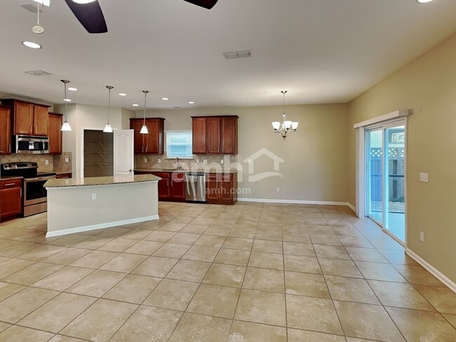 Photo - 332 Silver Glen Ave