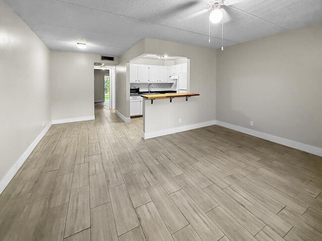Photo - 2000 Springdale Blvd Unidad 209 Rental