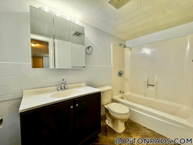 Photo - 675 N Main St Unidad 13