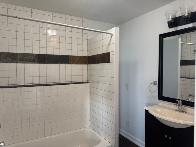 Photo - 939 University Ave Unit 202