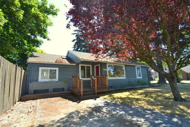 Building Photo - 13702 Densmore Ave N